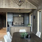 Luxury Home, Skiing, Sauna, Remote Office 度假居